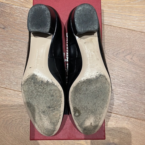 Pumps black embossed leather Ferragamo - Picture 3 of 6